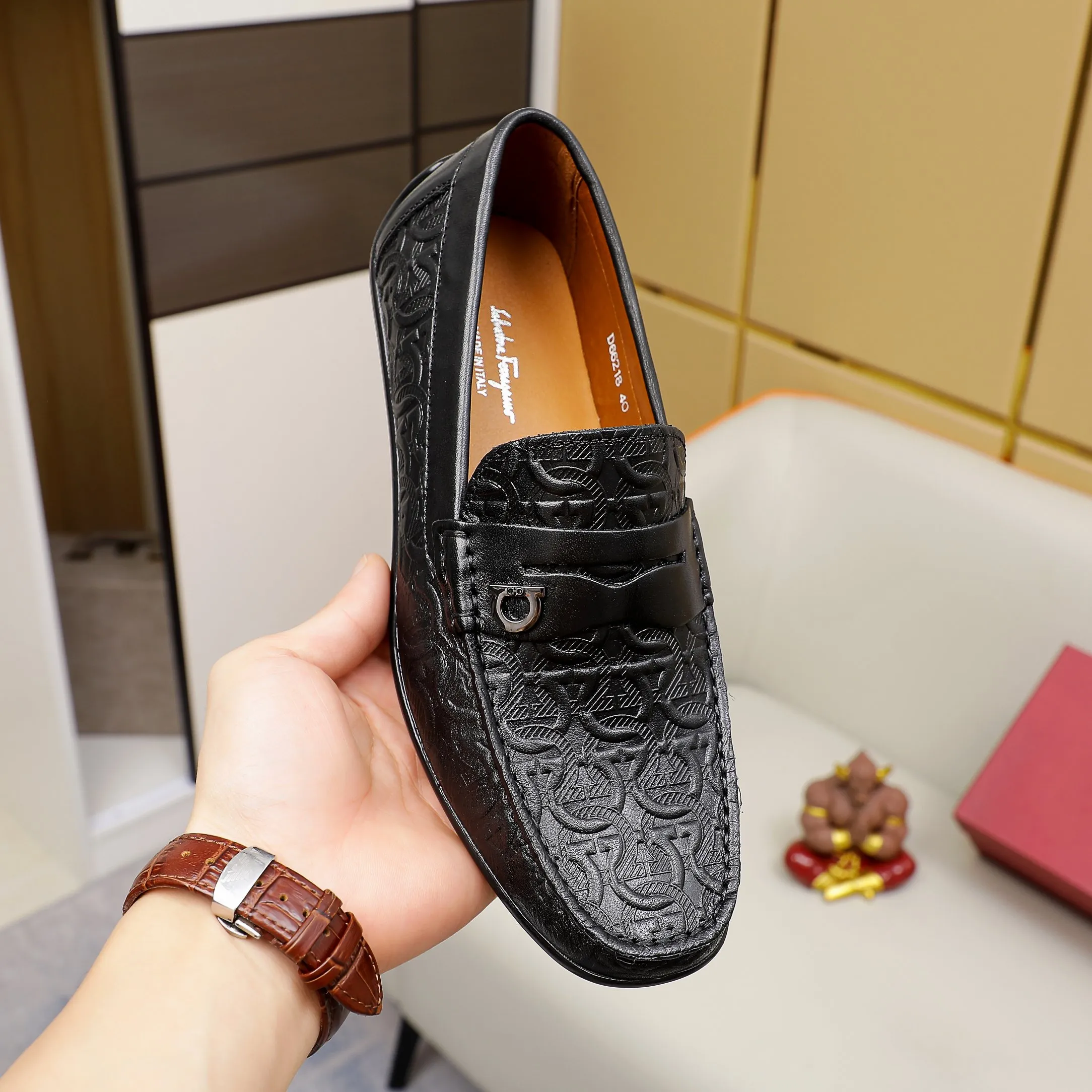 Men's clothing and shoes💰360 🔥Ferragamo's new men's casual slip-on shoes🇨🇳Official website original 1:1 mold opening, original quality💯Fine workmanship, high-end luxury☘The upper is made of imported Italian first-layer cowhide🌴Top layer🐷Leather lining🍓Rubber wear-resistant and non-slip outsole, breathable and comfortable to wear🍍The first choice for high-grade men🍉Black, brown. Code number 38-45